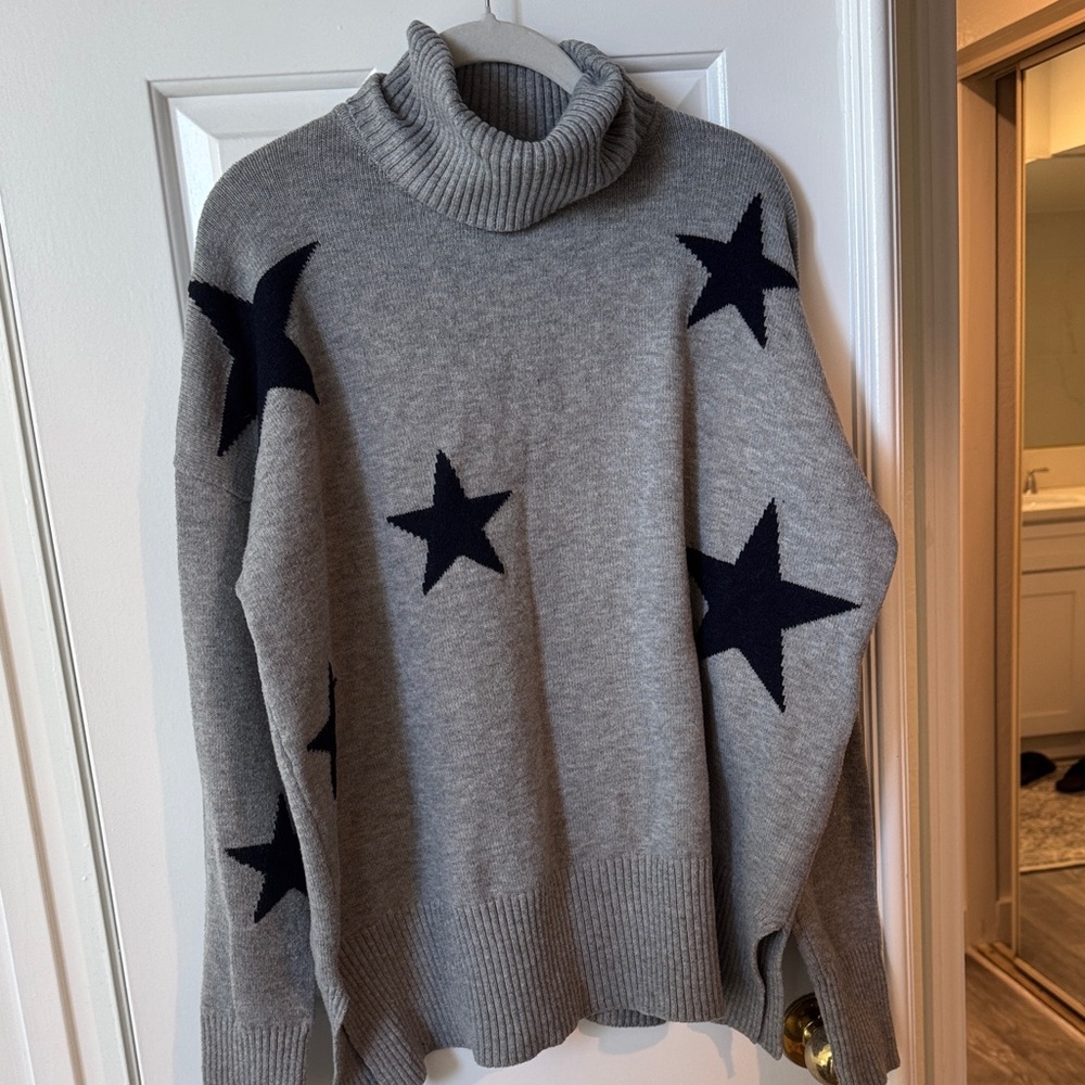 Sweet Romeo Gray Turtleneck Sweater with Navy Stars xl